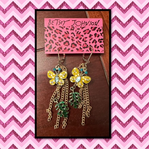 Betsey Johnson earrings - Picture 1 of 1
